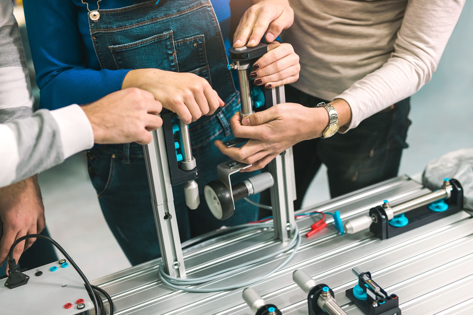 Engineering robotics class teamwork by young students